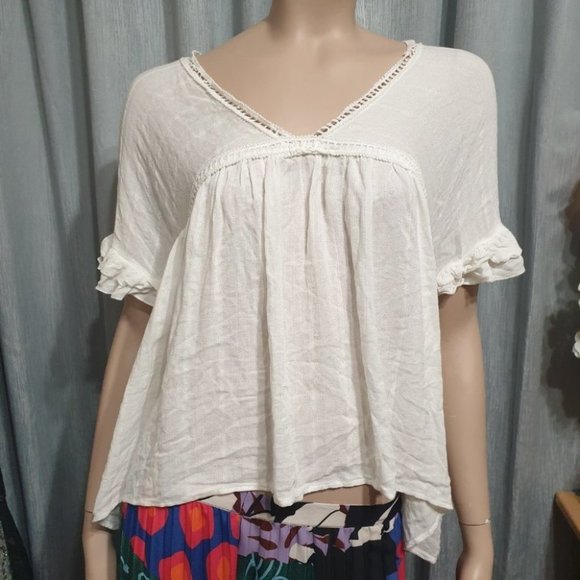 DECJUBA Tops - DECJUBA AU-S White Short Sleeved Blouse V-Neck Relaxed Fit Designed in AU NWOT